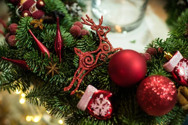 Yeni yıl kırmızı topları