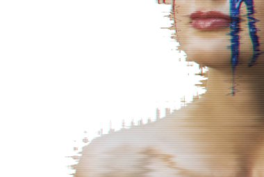 Yüzünde boyalar kız. Siber, gelecekteki teknolojileri ve ilerleme. Bir cyborg-kadın renklerde. Metin, renk, cyber etkisi kadın portre için yer.