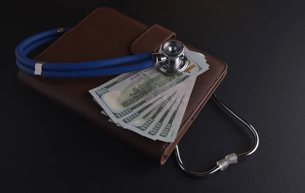 Здравоохранение или финансы — стоковое фото