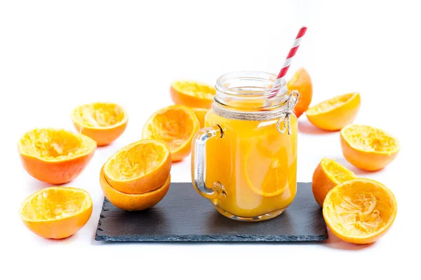 Απομονωθεί από χυμό από πορτοκάλι στο ποτήρι σε Slat — Φωτογραφία Αρχείου
