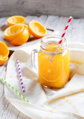 Natürmort meyve çevre suyu rustik ve ahşap