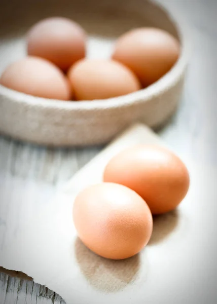 En primer plano en huevo de gallina rústico — Foto de Stock