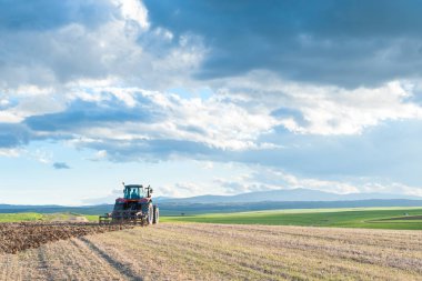 traktör ile birlikte çalışma için dişli topraklarda