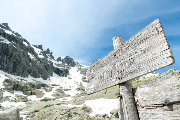 Sistema de montanha central de Espanha com restos de neve — Fotografia de Stock