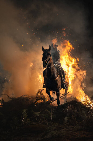 Horses traversing the fire with their ride — Stock Photo, Image