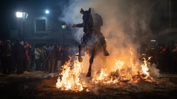 Rider Riding His Horse Jumping Fire Fire Purify Animal Religious — Stock Photo, Image