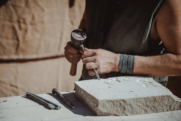 Cattura Artigiano Che Lavora Nel Commercio Artigianale Durante Giornate Medievali — Foto Stock