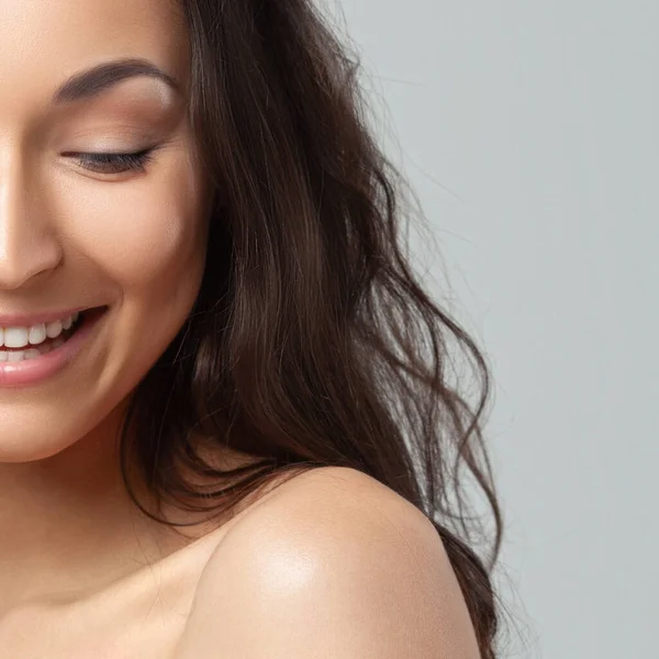 Junge Schöne Lächelnde Frau Mit Sauberer Perfekter Haut Nahaufnahme Schönheit — Stockfoto