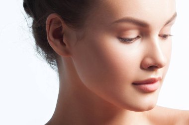 Temiz, mükemmel ciltli, genç ve güzel bir kadın. Güzel portre.