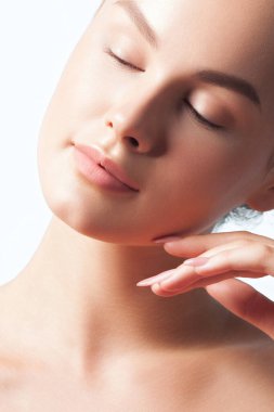 Temiz, mükemmel ciltli, genç ve güzel bir kadın. Güzel portre.