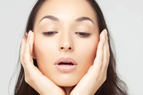 Portrait Jeune Belle Femme Avec Une Peau Propre Parfaite Beauté — Photo