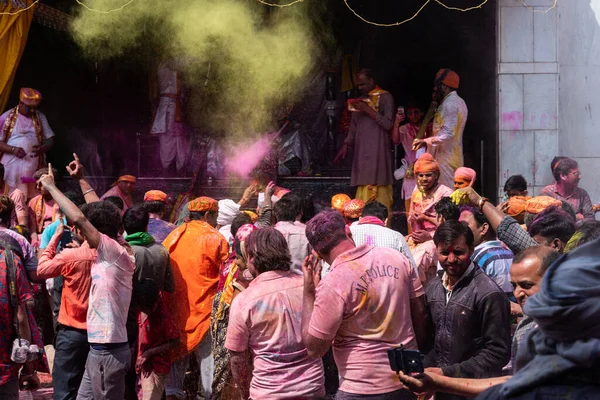 インド ウッタル プラデシュ州ナンガオン2020年3月5日 南バファン寺院でのホリ祭りのお祝い — ストック写真