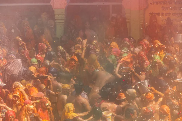インド ウッタル プラデシュ州バルデオ2020年3月11日 大智マハラジ寺院でのホリ祭りのお祝い — ストック写真