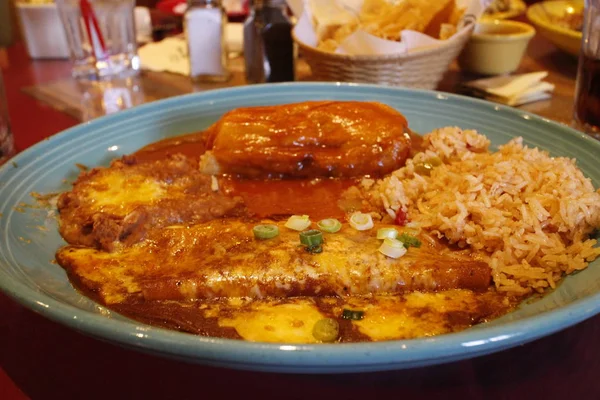 Autentické hovězí enchiladas v La jídelna — Stock fotografie