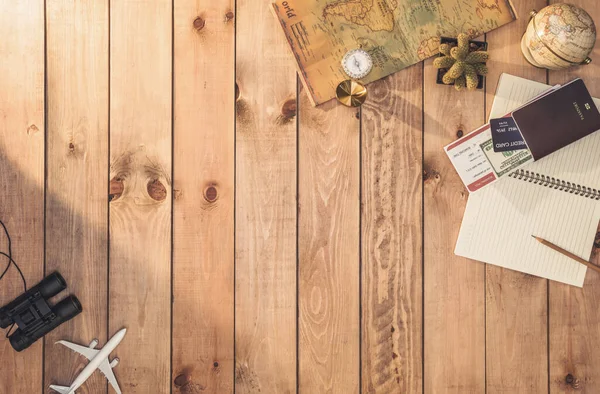 Overhead Ansicht Der Reiseaccessoires Unverzichtbare Urlaubsgegenstände Und Verschiedene Objekte Auf — Stockfoto