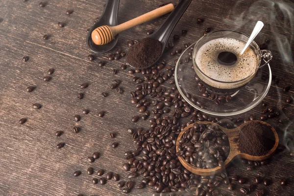 Café Tasse Grains Café Répartis Sur Table Bois Vieux Vue — Photo