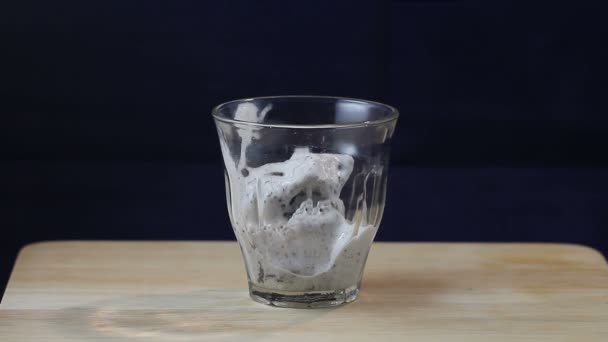 Сделать Affogato Кофе Ванильным Мороженым — стоковое видео