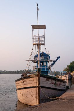 Cutbona Jetty, Goa / Hindistan - 26 Aralık 2019: Goa 'daki Cutbona Jetty' de uzun süre sakin bir balıkçılık manzarası 