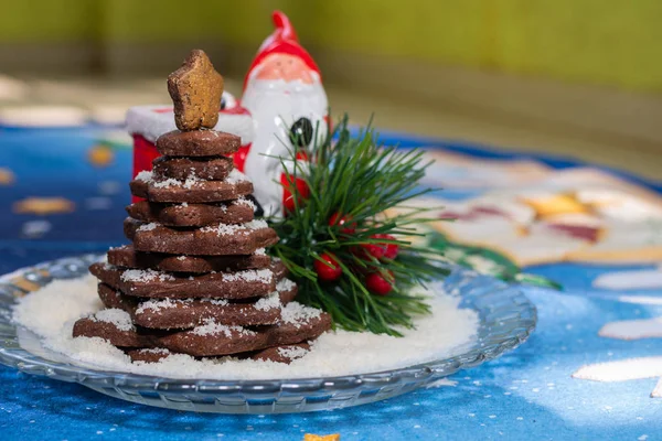 Biscuits Cacao Empilés Arbre Noël Avec Fond Noël Coloré — Photo