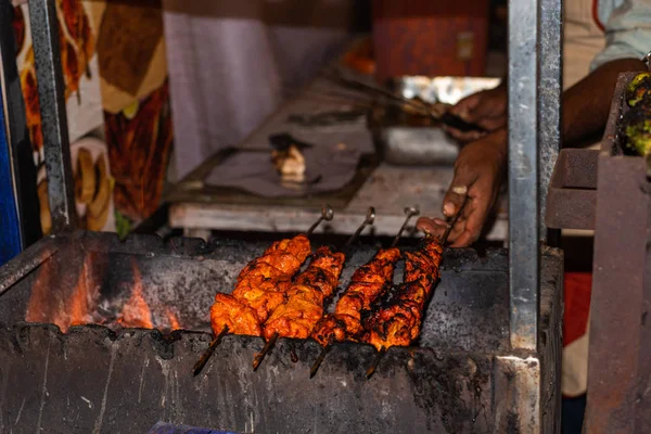 Streetfood Traditionelle Gegrillte Tandoori Aus Verschiedenen Fleischsorten Mit Holzkohle Und — Stockfoto