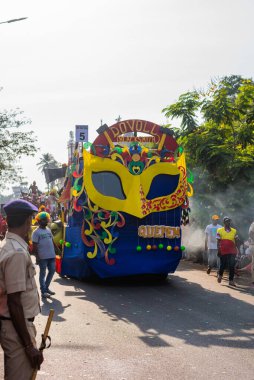 Margao, Goa / Hindistan - 23 Şubat 2020: Goa 'da düzenlenen Karnaval kutlamaları sırasında yüzen ve karakterler ve Goa' da turistik geziler