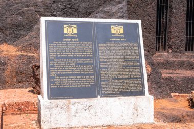 Aravalem / Harvalem Mağaraları, Goa / Hindistan - 10 Mart 2020: Korunan miras alanı ve turistik eğlence merkezi, Hindistan 'daki Aravalem / Harvalem Mağaraları. Goa 'da, Hindistan' da ziyaret edilecek alışılmadık yerler. 
