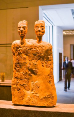 Abu Dabi, BAE - 15 Kasım 2017: Louvre Abu Dabi, Orta Doğu 'daki en büyük sanat ve medeniyet müzesidir ve dünyanın dört bir yanından antik sergiler sergilenmektedir. Açılış saatleri sabah 10-akşam 8 arası..