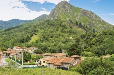 İspanya 'nın Asturias şehrinde ayı yolu denilen bir bisiklet yolu.