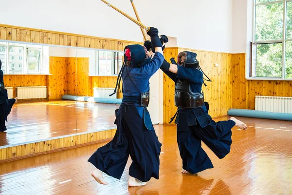 Arte marcial japonés de la lucha con espada —  Fotos de Stock