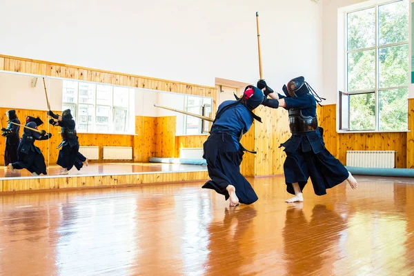 Japanse martial kunst van het zwaard vechten — Stockfoto