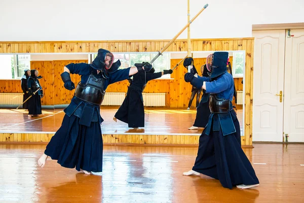 Японское боевое искусство боя на мечах — стоковое фото