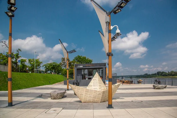 Weichselboulevards auf der Westseite des Weichselflusses in Warschau — Stockfoto