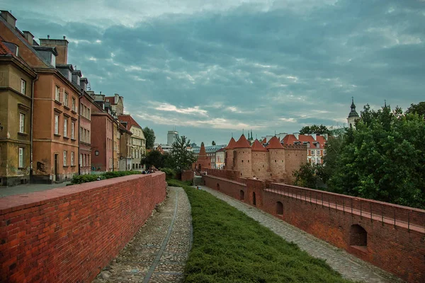 Royal Castle and beautiful street in Old Town during evening blue hour — Stock Photo, Image