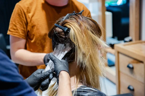 Coloração Cabelo Profissional Para Mulheres Salão Beleza Estilo Brilhante Moderno — Fotografia de Stock