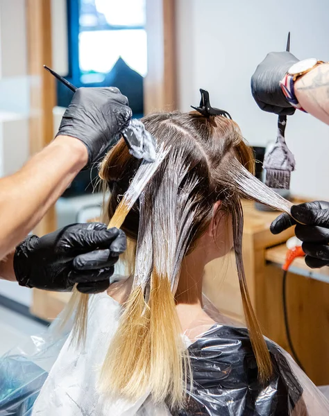 Coloração Cabelo Profissional Para Mulheres Salão Beleza Estilo Brilhante Moderno — Fotografia de Stock