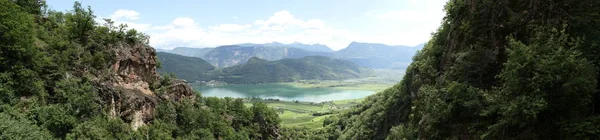 Panorama foto do Lago Kaltern tirada de cima — Fotografia de Stock