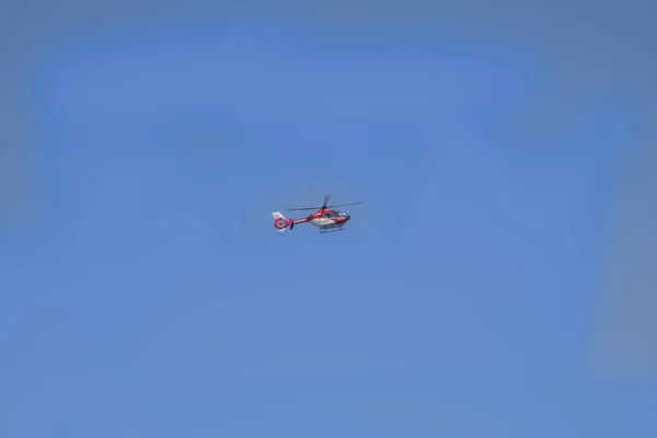 Kızıl Haç Kurtarma Helikopteri Ludwigsburg 2020 Hareket Halinde — Stok fotoğraf
