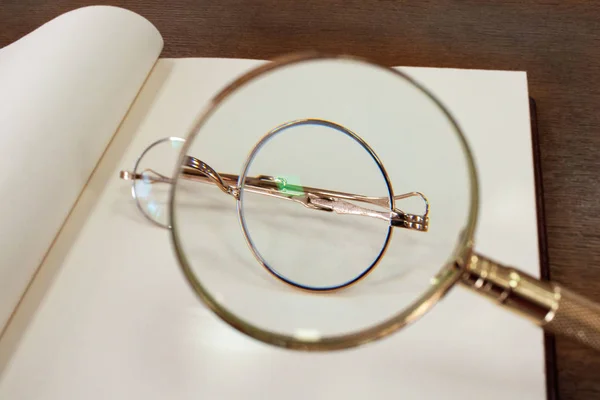 Glasses Book Magnifier — Stock Photo, Image