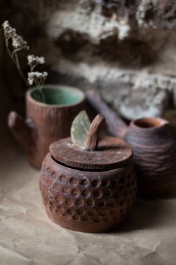kahverengi handmede seramik kap, filiz ve cezve kupa