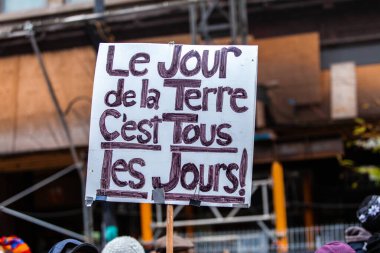 Çevre için yürüyen aktivistler