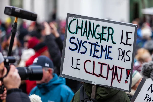 Activisten marcheren voor het milieu — Stockfoto