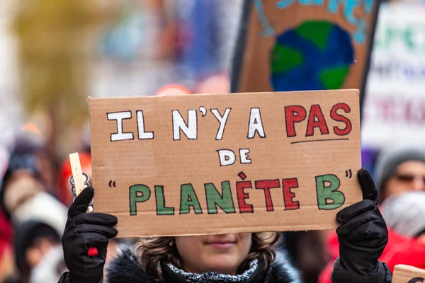 環境のために行進する活動家 — ストック写真