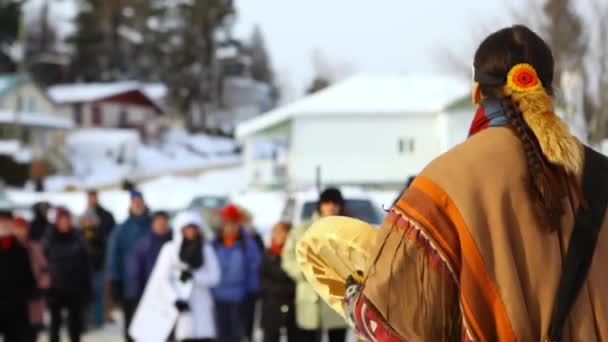 Indios americanos cantando por el planeta — Vídeos de Stock