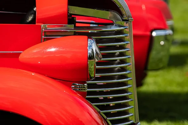 Antieke Amerikaanse rode pick-up auto voorkant — Stockfoto