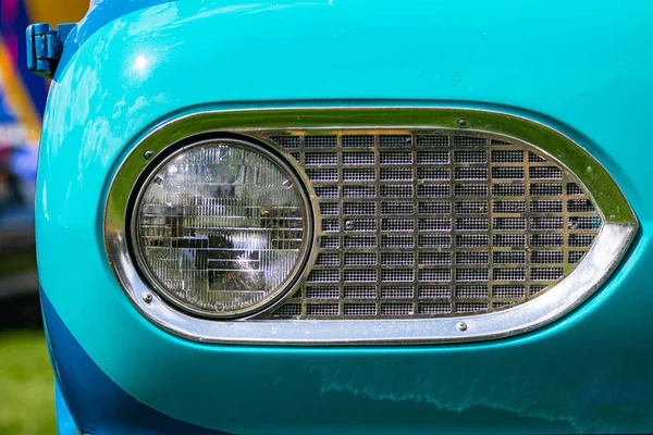 Oude Amerikaanse klassieke auto half voorzijde — Stockfoto