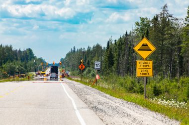 Yol çalışma alanlarından önce uyarı işaretleri