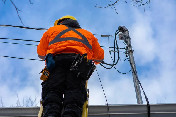 Telecommunications technician at work — Stock Photo, Image