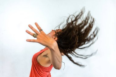 Hayat dolu kadın spor salonundan hoşlanıyor.