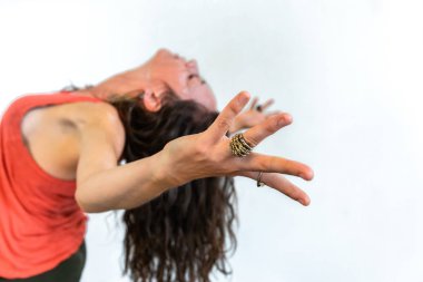 Hayat dolu kadın spor salonundan hoşlanıyor.