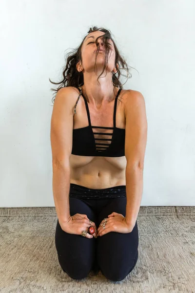 Spirituális nő mély meditációban — Stock Fotó
